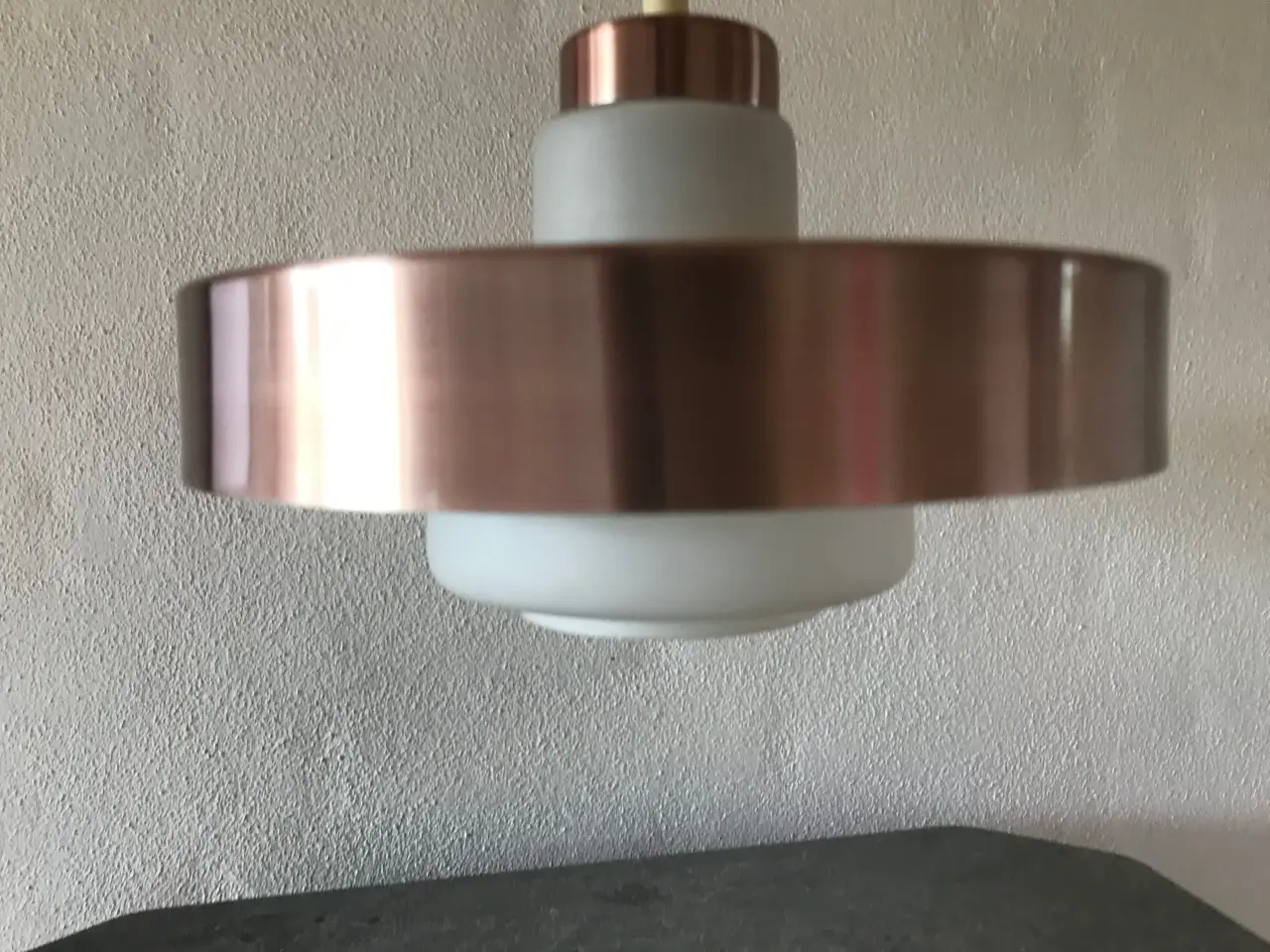 Billede 1 - Retro pendel rosa metal/rose gold og opalglas
