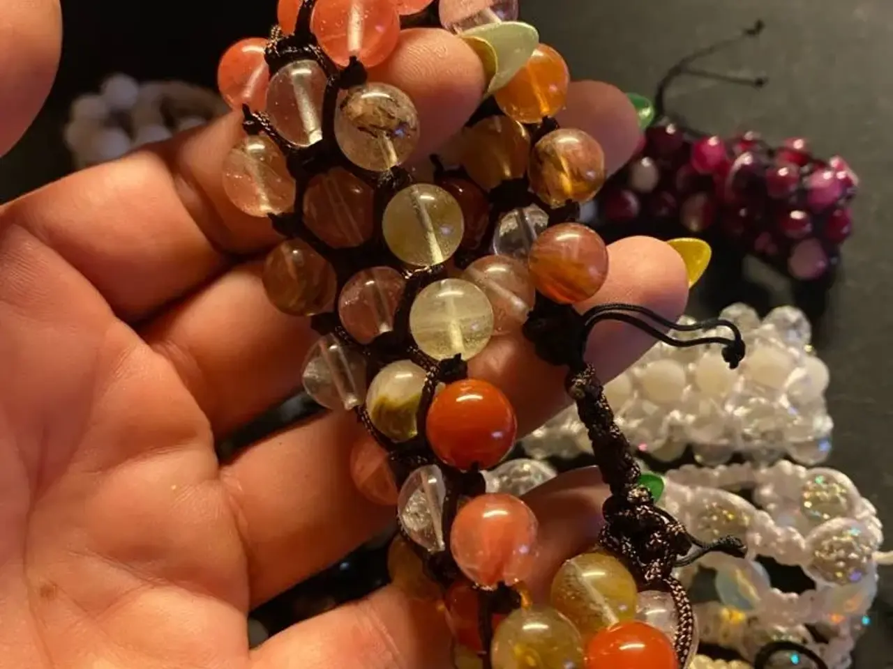 Billede 2 - Flotte nye knyttede armbånd