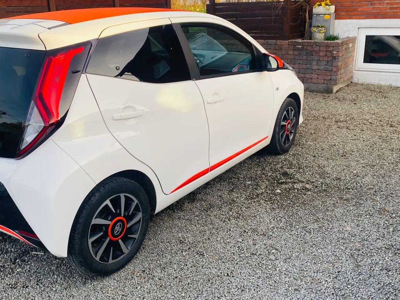 Billede 2 - Aygo med El-skydetag