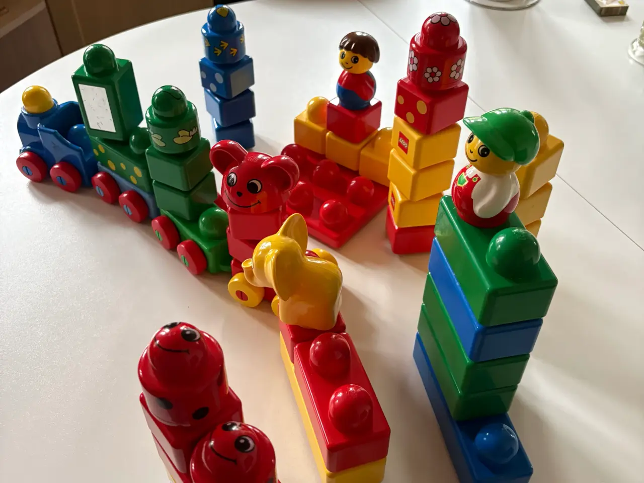 Billede 1 - Gamle Duplo klodser og figurer Giv et bud