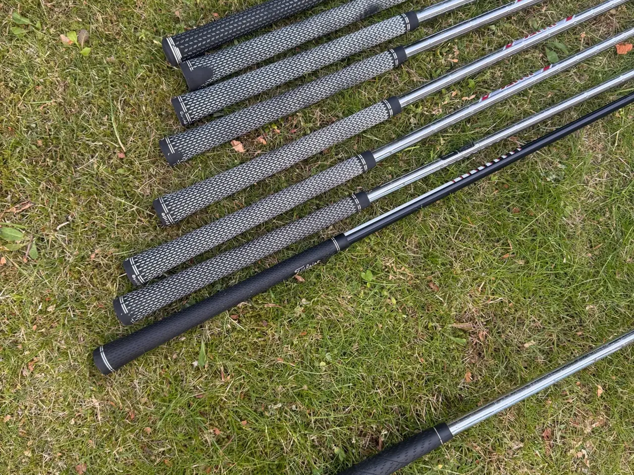 Billede 6 - Titleist golfbag med jernsæt, hybrid og putter