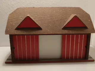 Vintage træ lade m/ aftageligt tag og høloft.