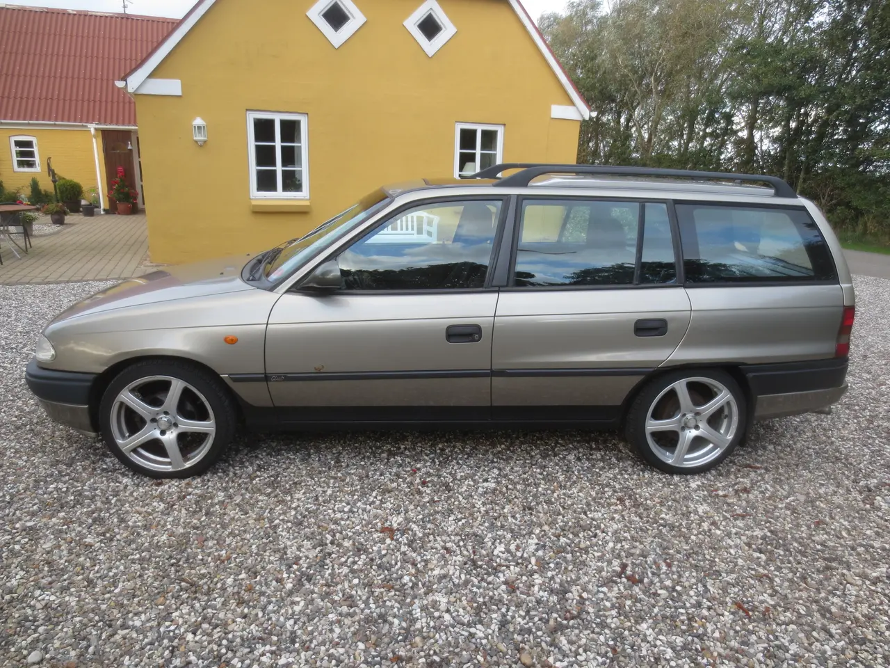 Billede 2 - Pæn Opel Astra 1.8 i St,car 8 års syn.