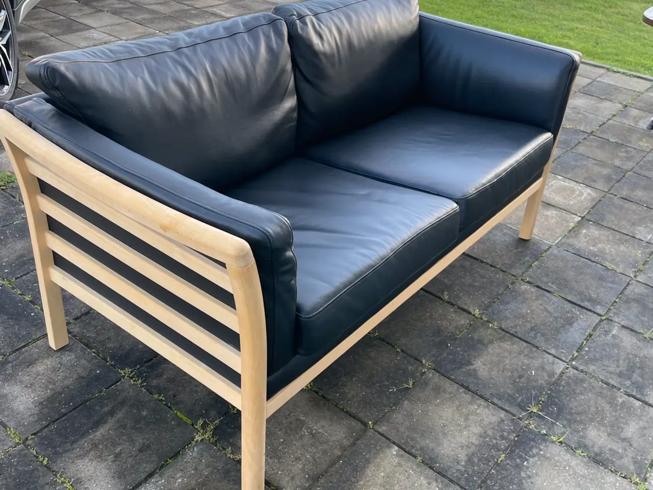 Billede 1 - Pæn og velholdt 2 personers læder sofa.