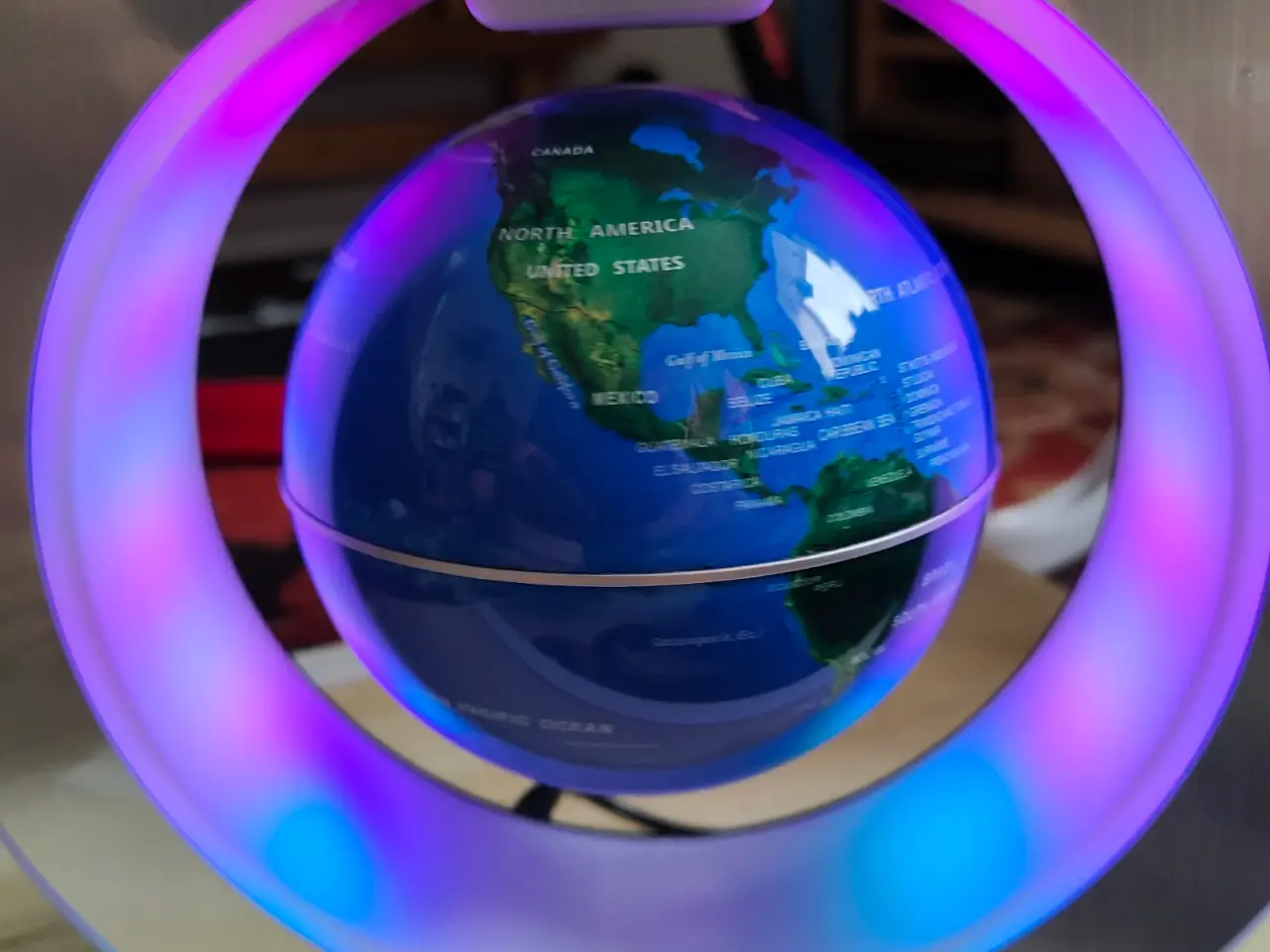 Billede 7 - Globe svæver og roterer i luften