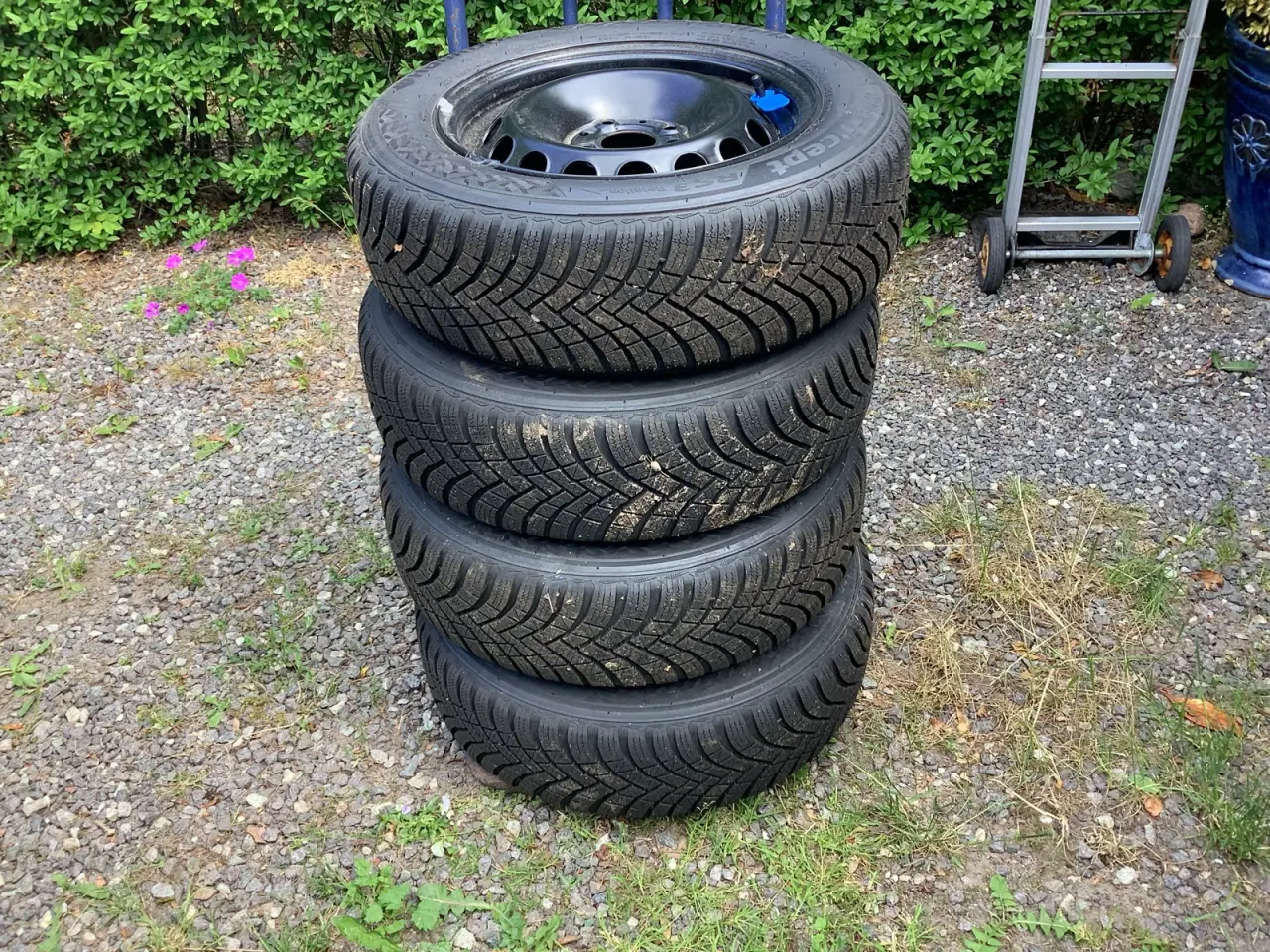 Billede 2 - Vinterdæk på stålfælge til Fiat 500 / Ford Ka