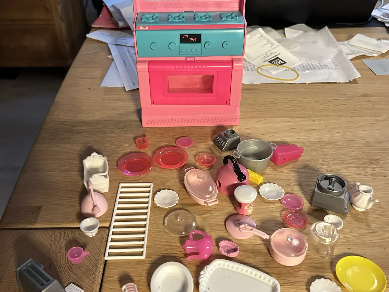 Billede 1 - Barbie køkken samt køkken redskaber