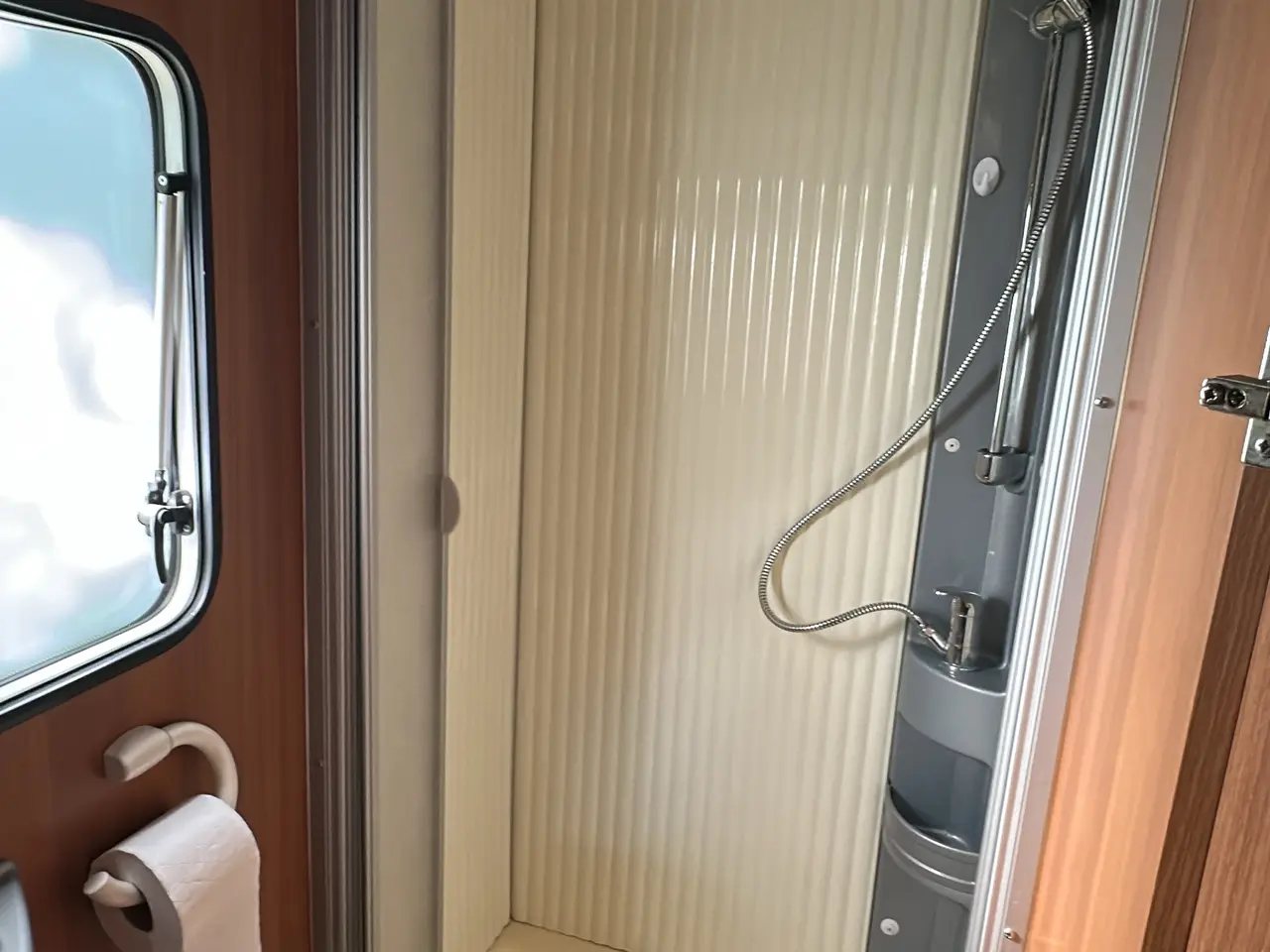 Billede 12 - Velholdt autocamper med 99.775 km, fransk seng, sæ