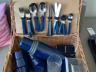 Picnic kurv af mærket Rosti