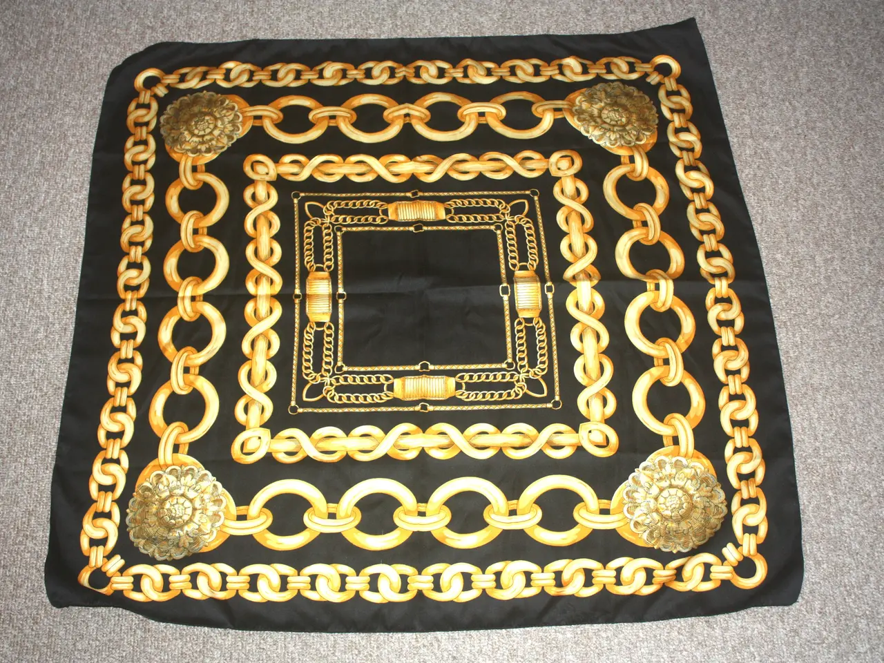 Billede 2 - Tørklæde 85 cm x 85 cm