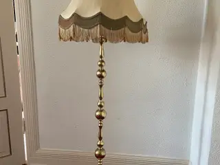 Smuk vintage standerlampe i messing med løvefødder