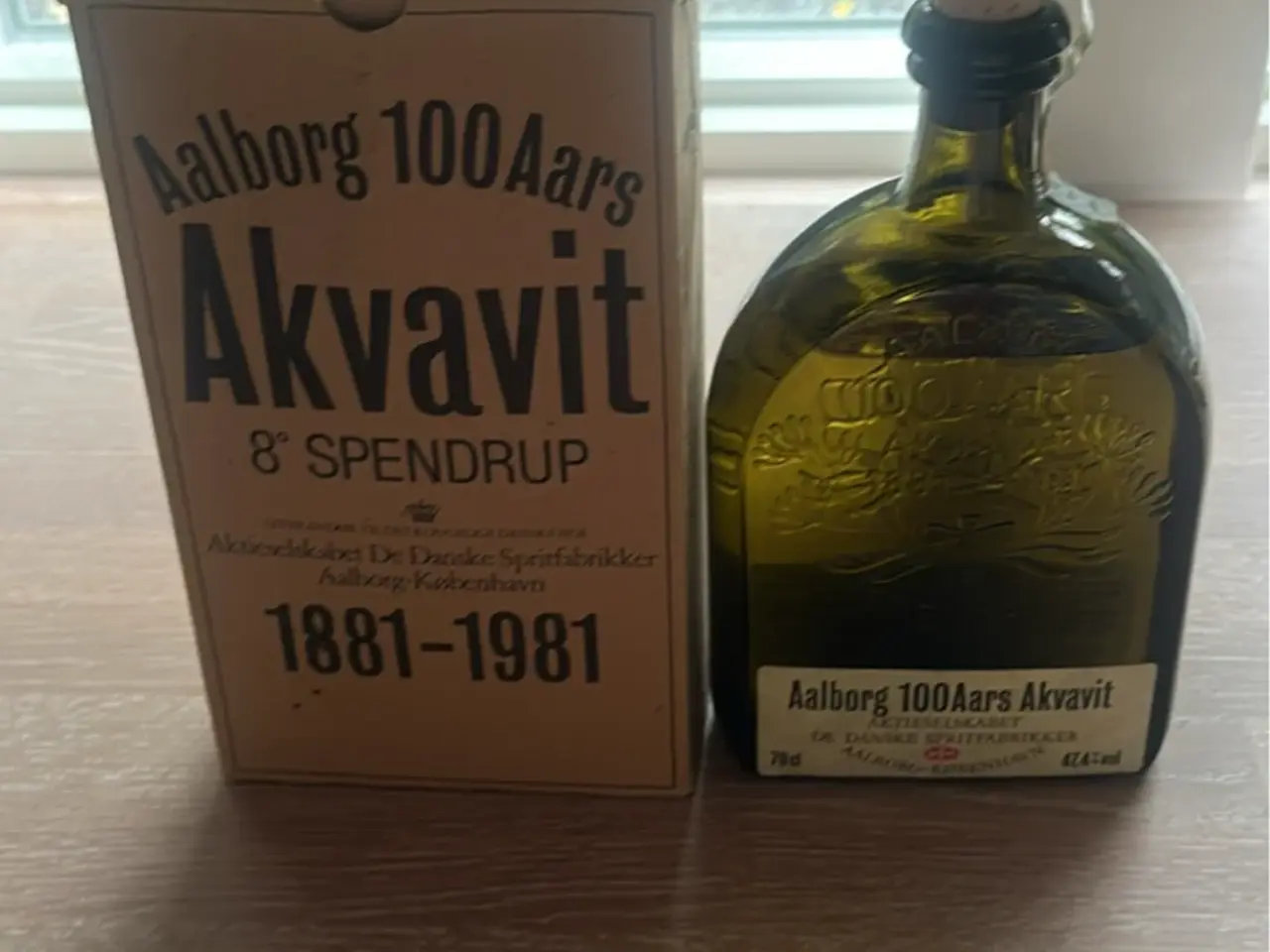 Billede 1 - Samlerobjekt 100-års jubilæumsakvavit 1981
