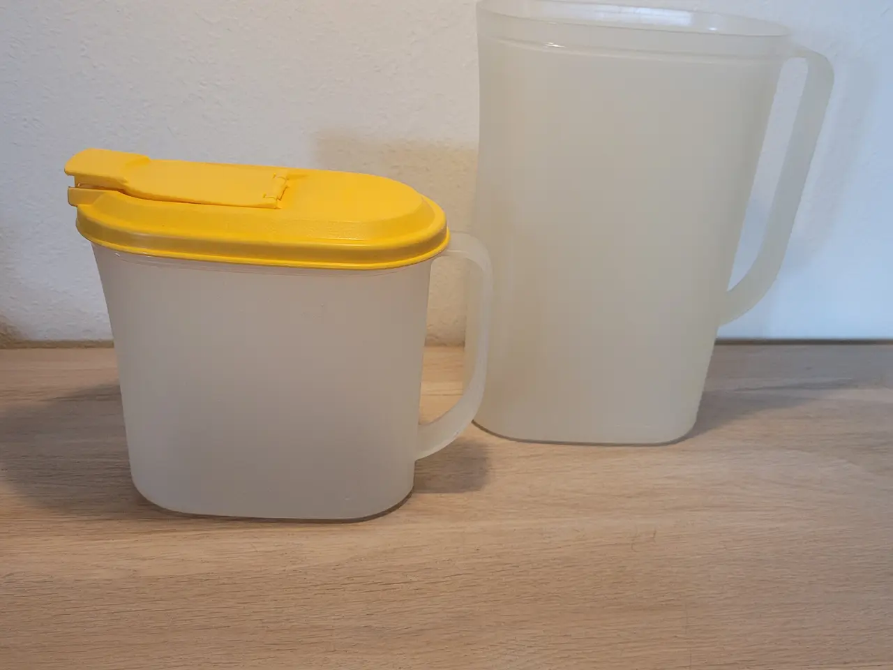 Billede 2 - Tupperware saftevands kander 2 stk.