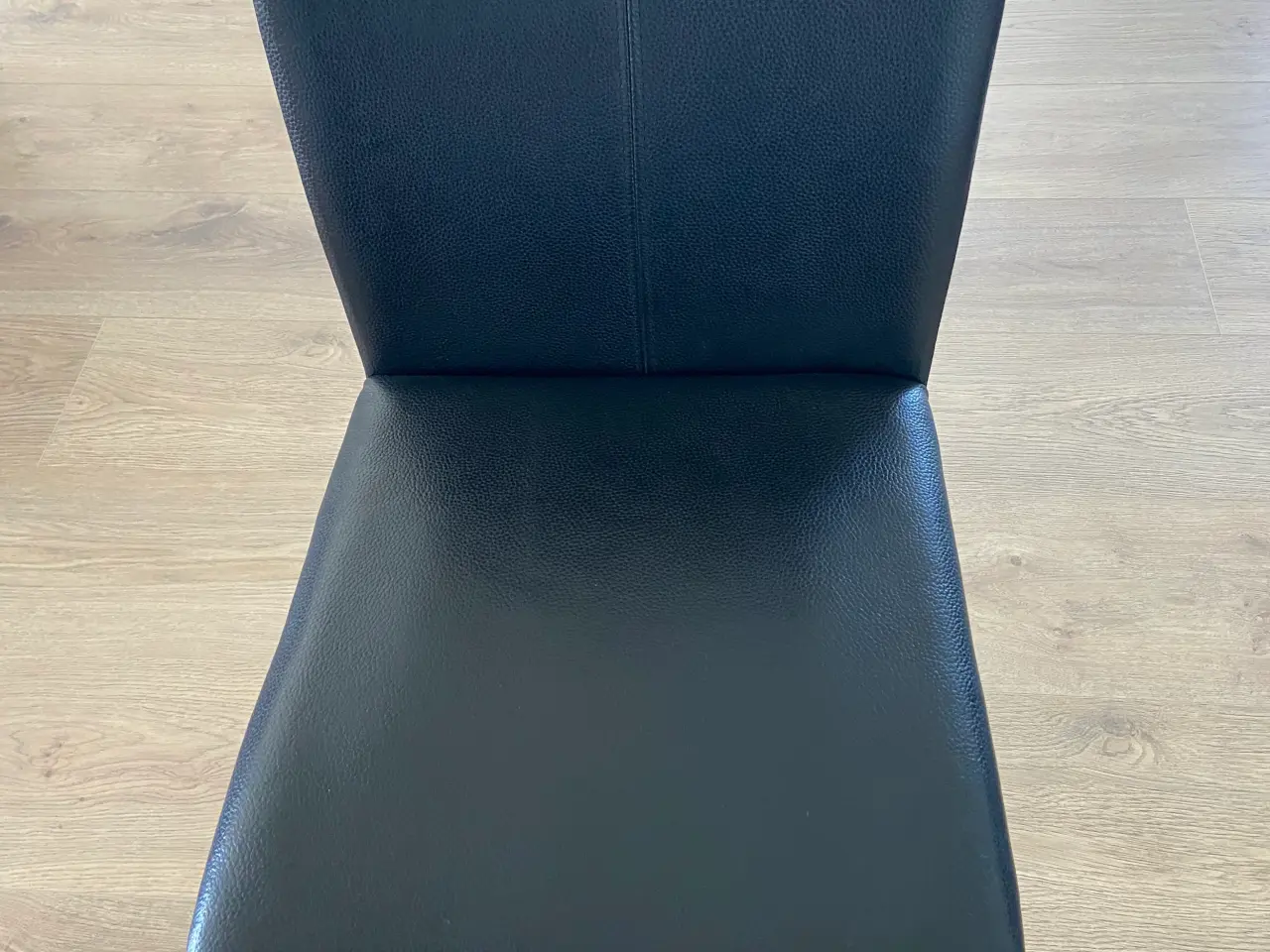 Billede 5 - Spisebord Laminat med 6 stole