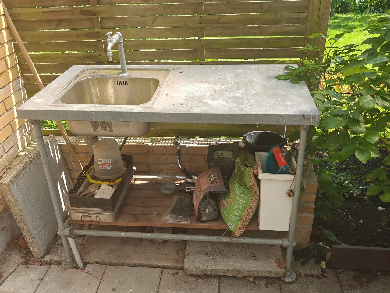 Billede 2 - Havebord / Plantebord