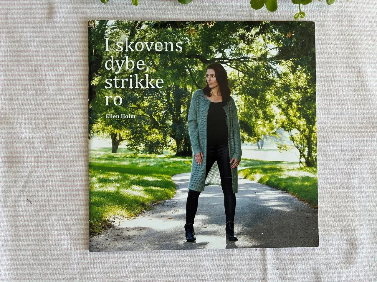 Billede 1 - I skovens dybe strikke ro  af Ellen Holm