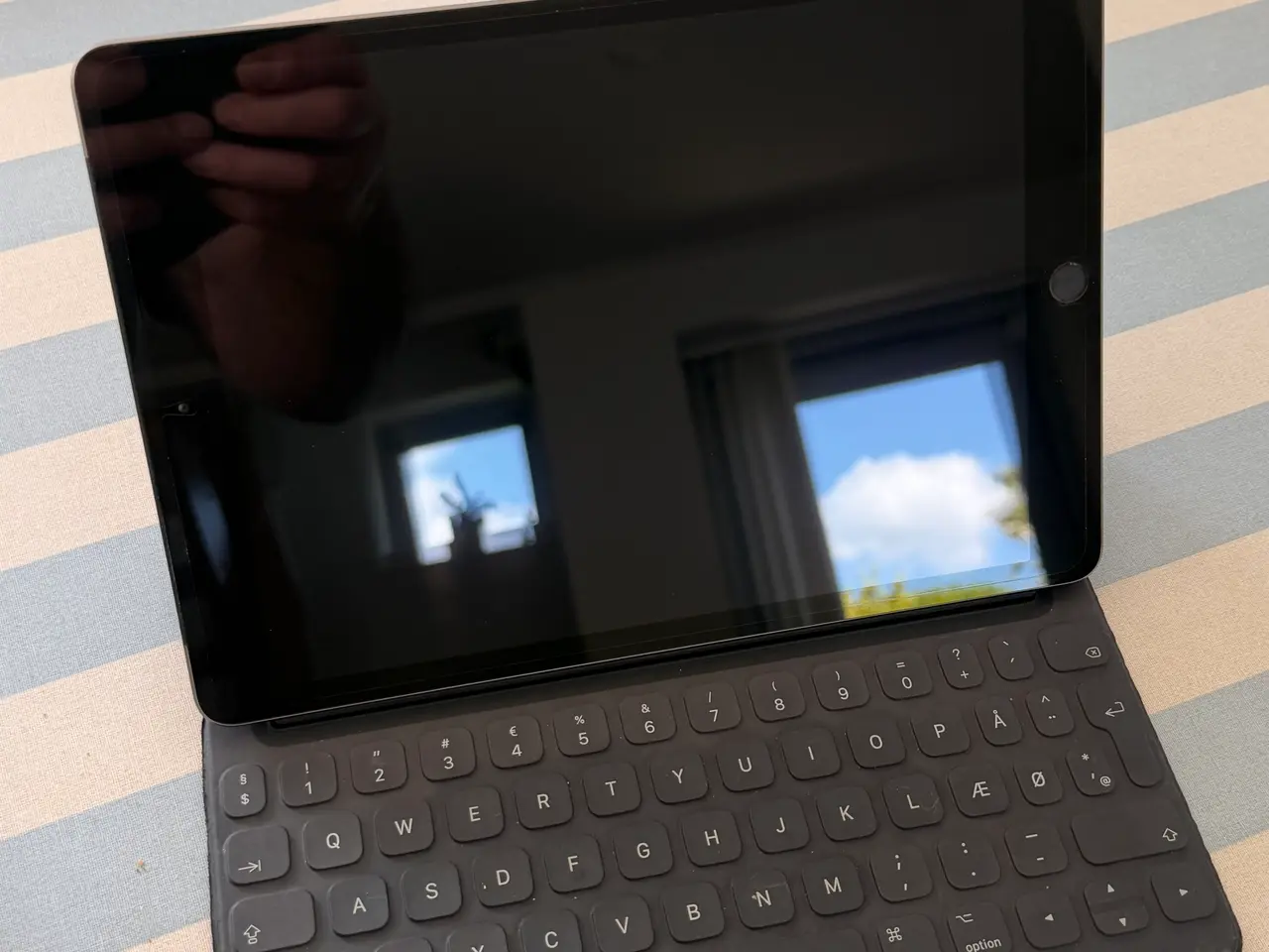Billede 11 - Komplet iPad med tastatur, pen samt med sim kort