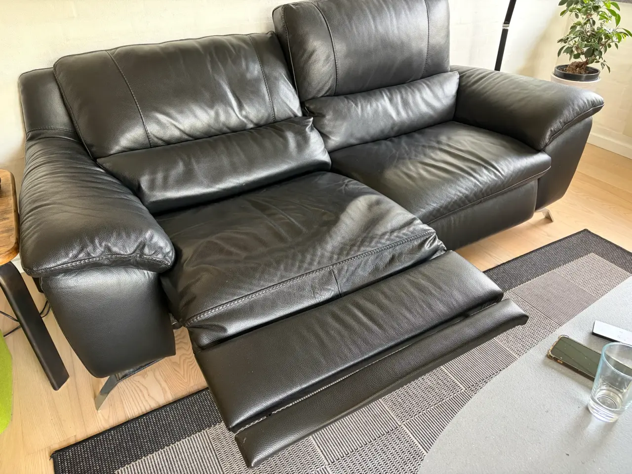 Billede 2 - Sort læder sofa med el