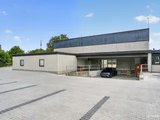 Stort og flot lejemål velbeliggende i et eftertragtet erhvervsområde i Vallensbæk.