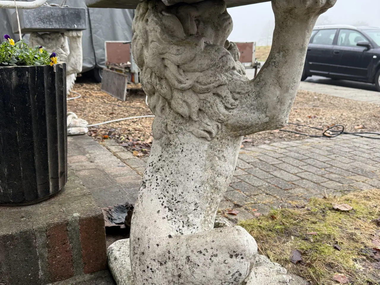 Billede 3 - Beton løver med granit fade. 