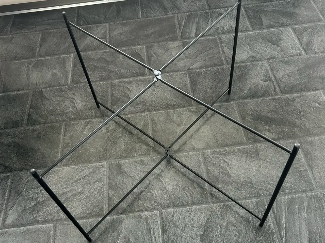 Billede 4 - Sort metalbord. 