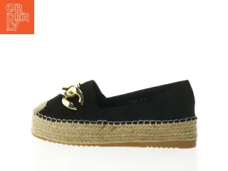 Sorte espadrillos med guldkæde fra Wilady (str. 38)