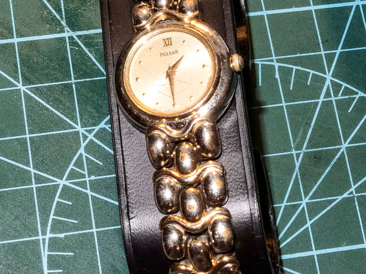 Billede 3 - Seiko Pulsar dameur - guld tonet metal med ledarm.