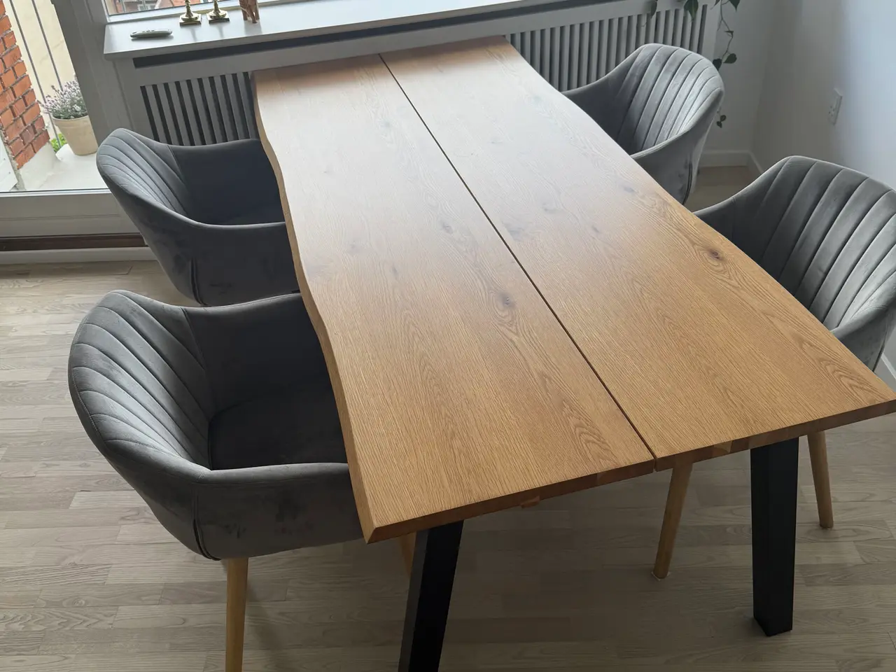 Billede 3 - Spisebord + 4 spisebordsstole