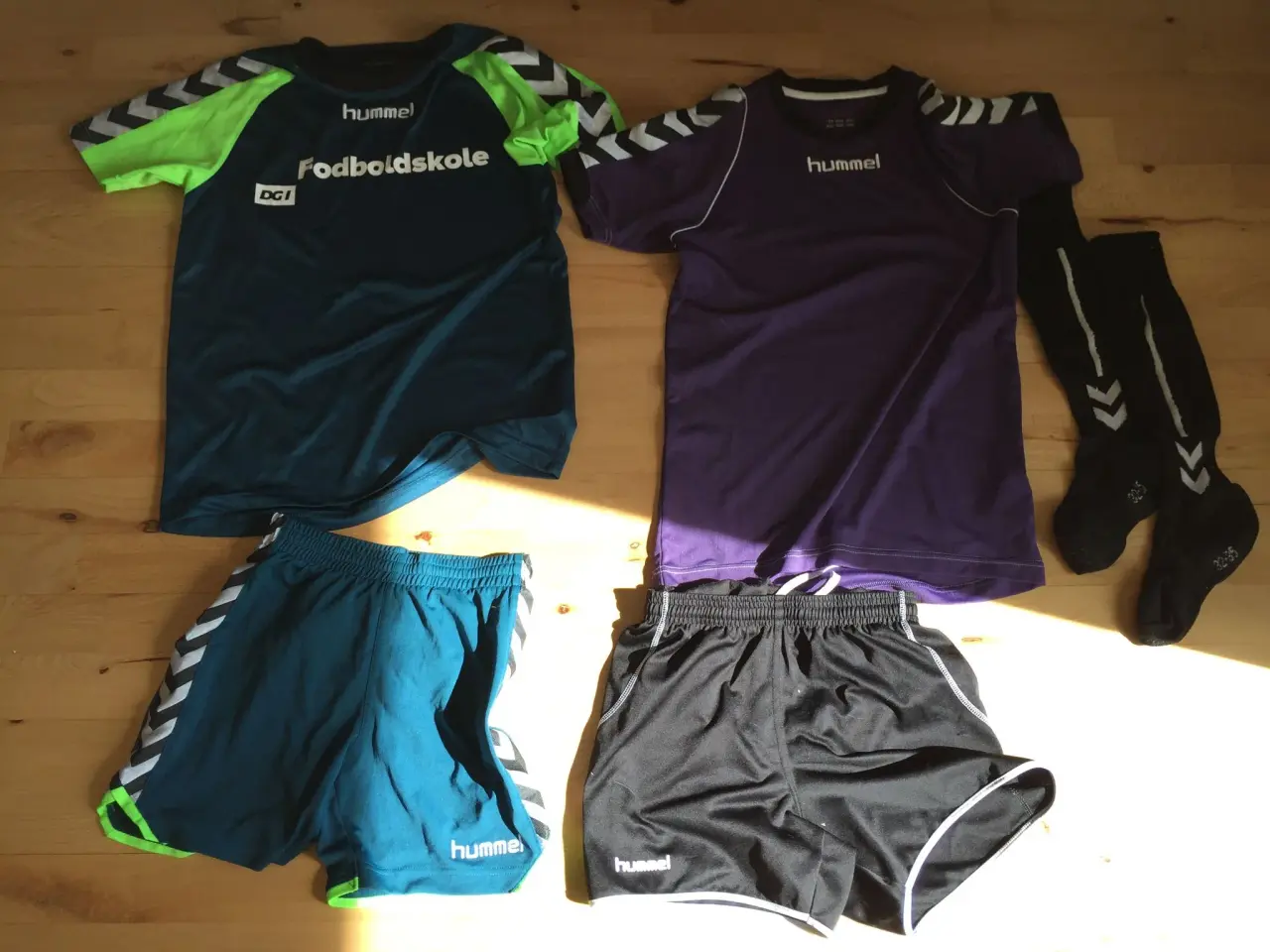 Billede 1 - Hummel sportstøj sælges pr del.