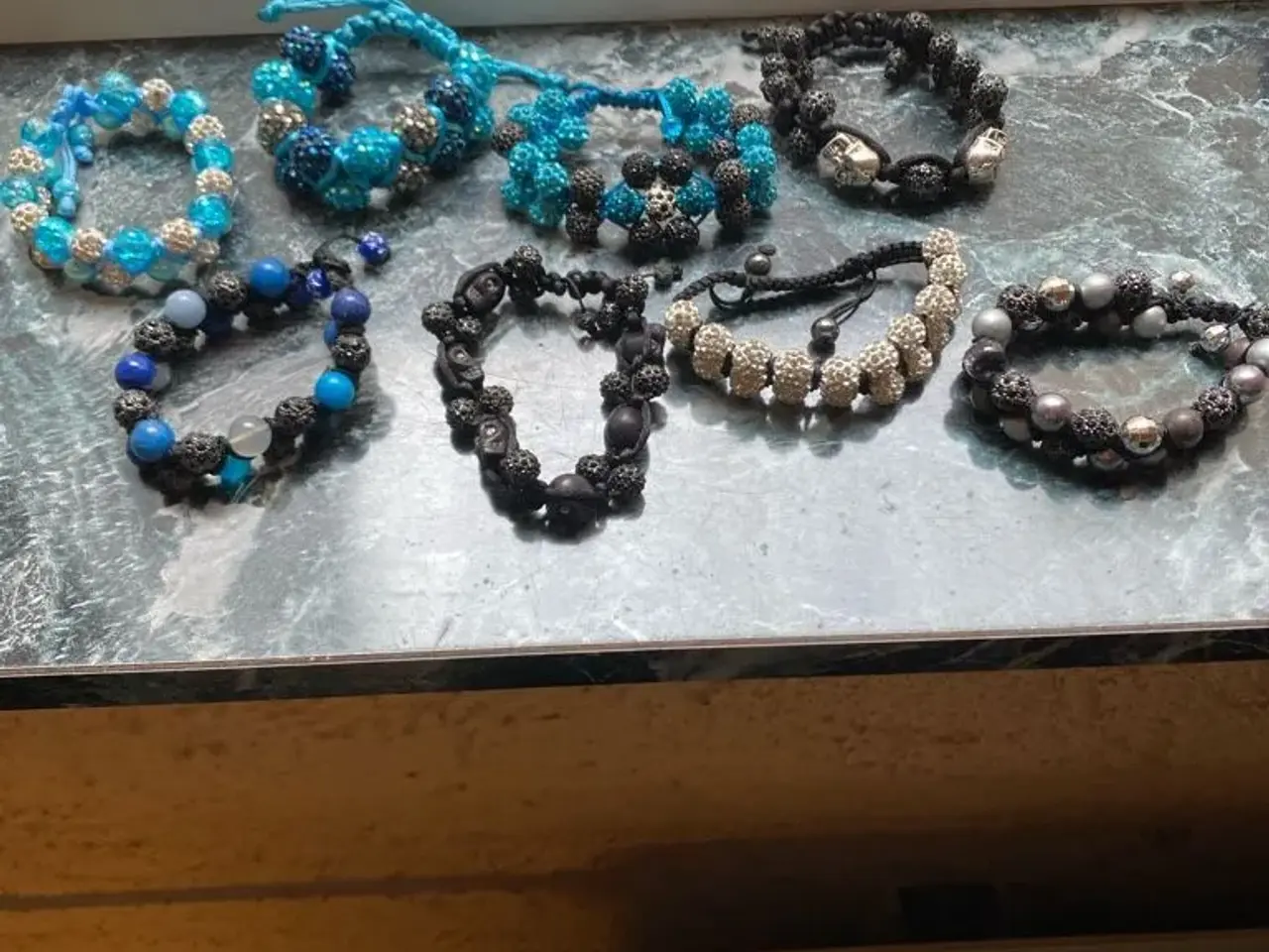 Billede 1 - Nye knyttede armbånd