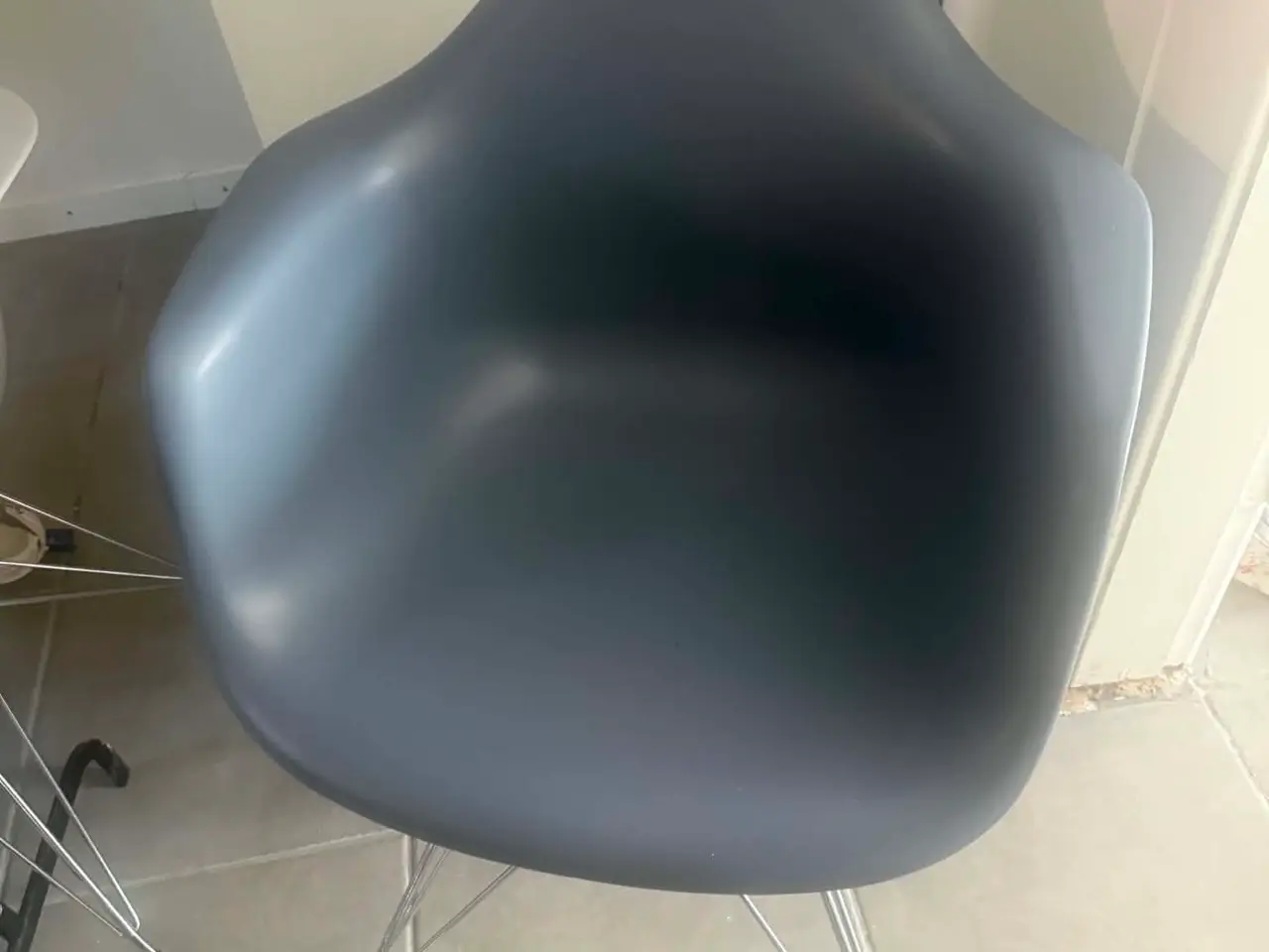 Billede 1 - Spisebordsstole “Eames DEAR “ kopi. 