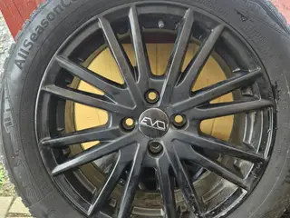 4*100 Fine fælge med gode Continental helårsdæk. 