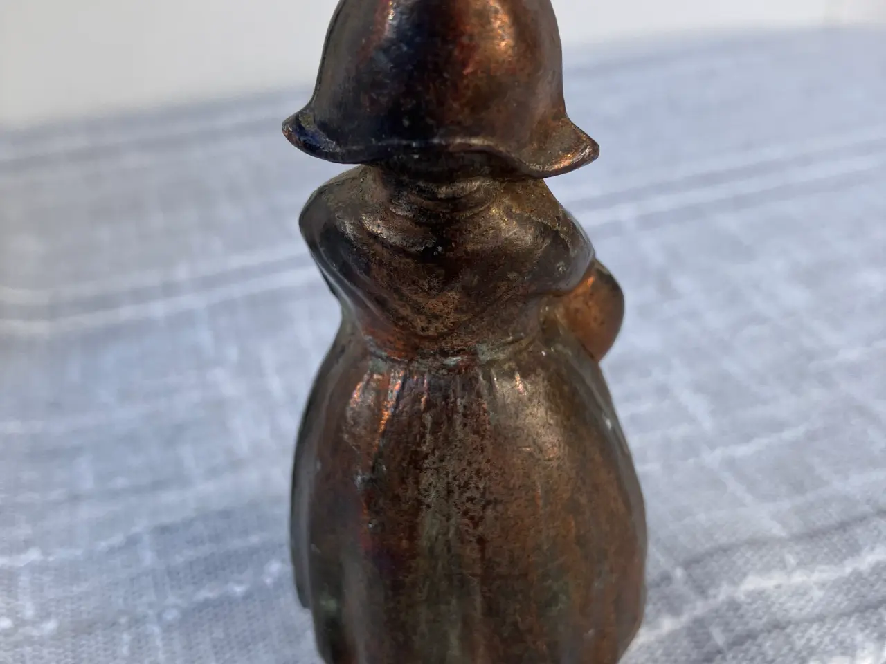 Billede 2 - Charmerende lille figur i bronze/messing look.
