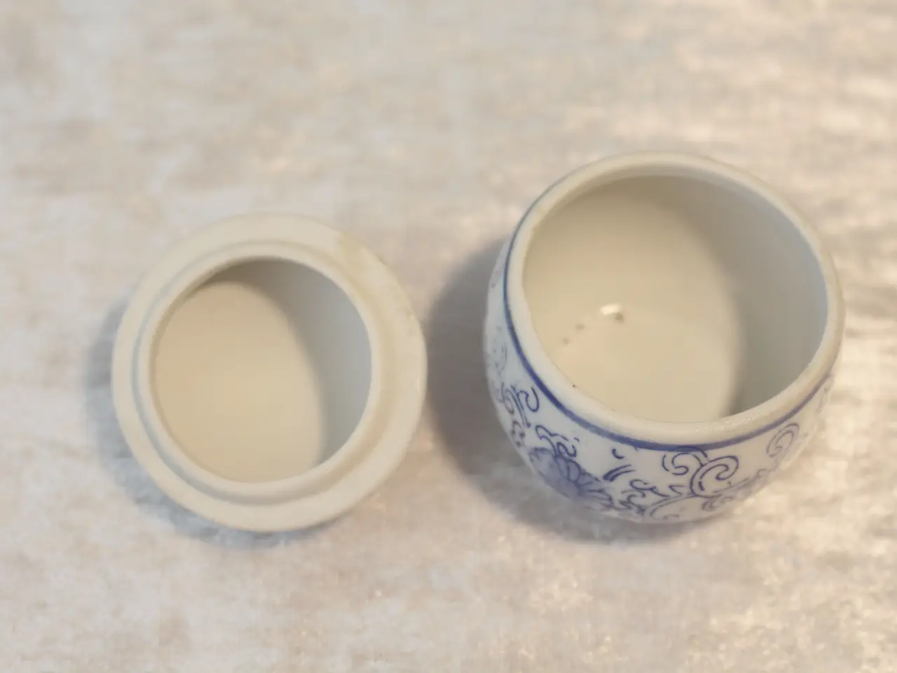Billede 12 - 2 kinesiske porcelænskrukker med låg.