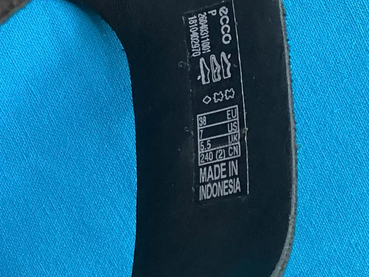 Billede 5 - Sorte sandaler ECCO str. 38. brugt en enkelt gang
