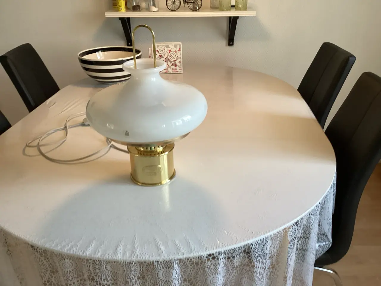 Billede 1 - Fin lampe kan både stå og hænge op