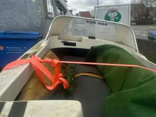 Speedbåd Delphin 350 - SKAL VÆK NU (UDEN TRAILER)