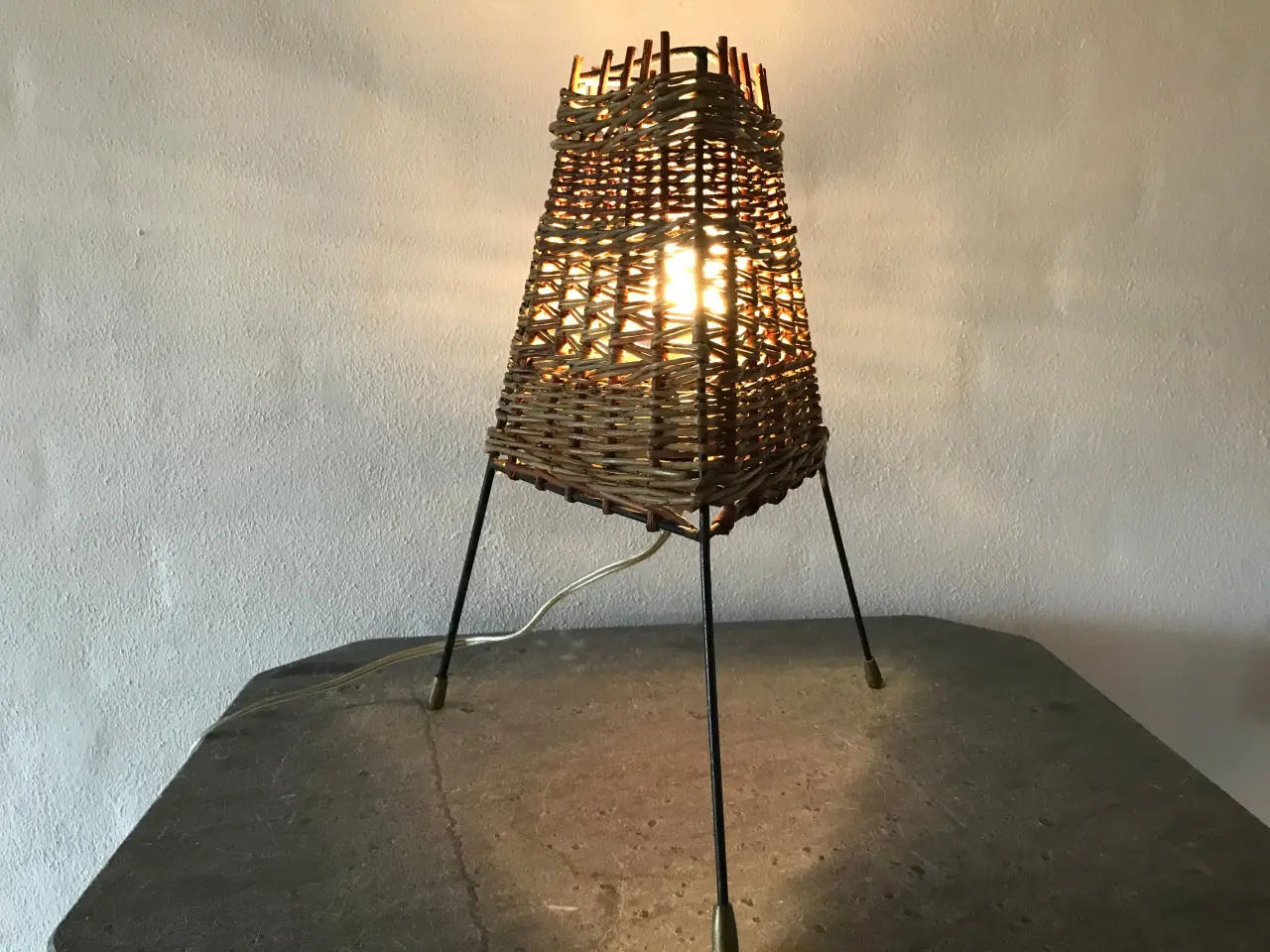 Billede 4 - Retro bordlampe, flet/messing