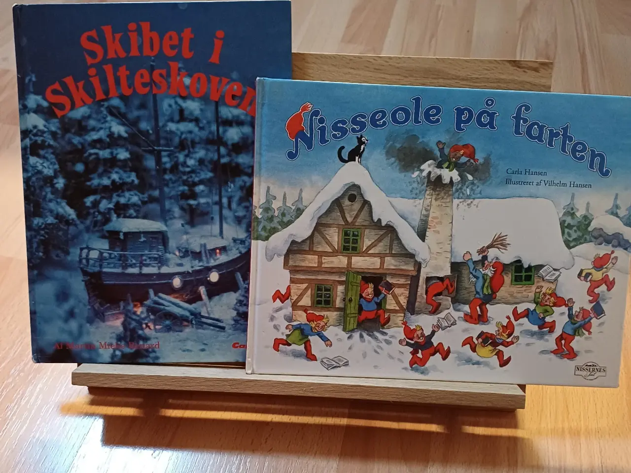 Billede 1 - To jule bøger
