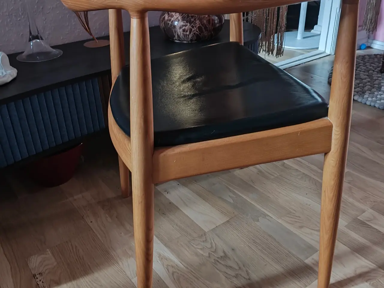 Billede 1 - Stol sælges grundet pladsmangel.