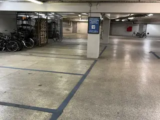 P-pladser i kælderen under Spinderiet i det centrale Valby