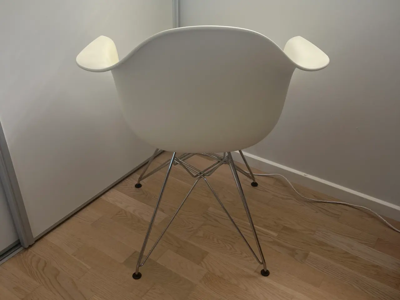 Billede 4 - Eames armchair m læder hynde