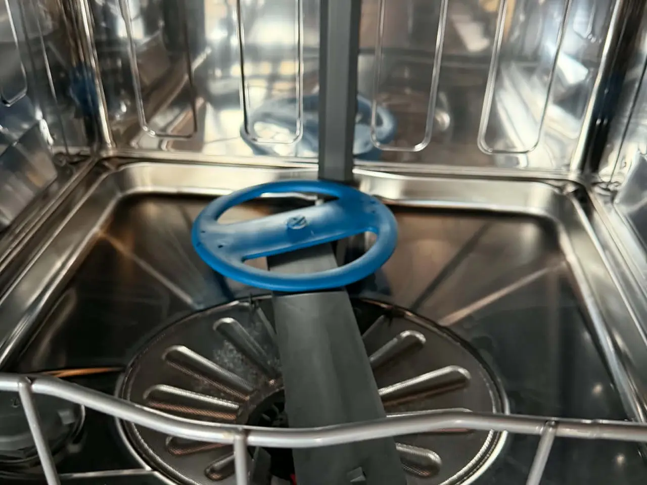 Billede 2 - Velholdt Electrolux Serie 700 opvaskemaskine, 2022