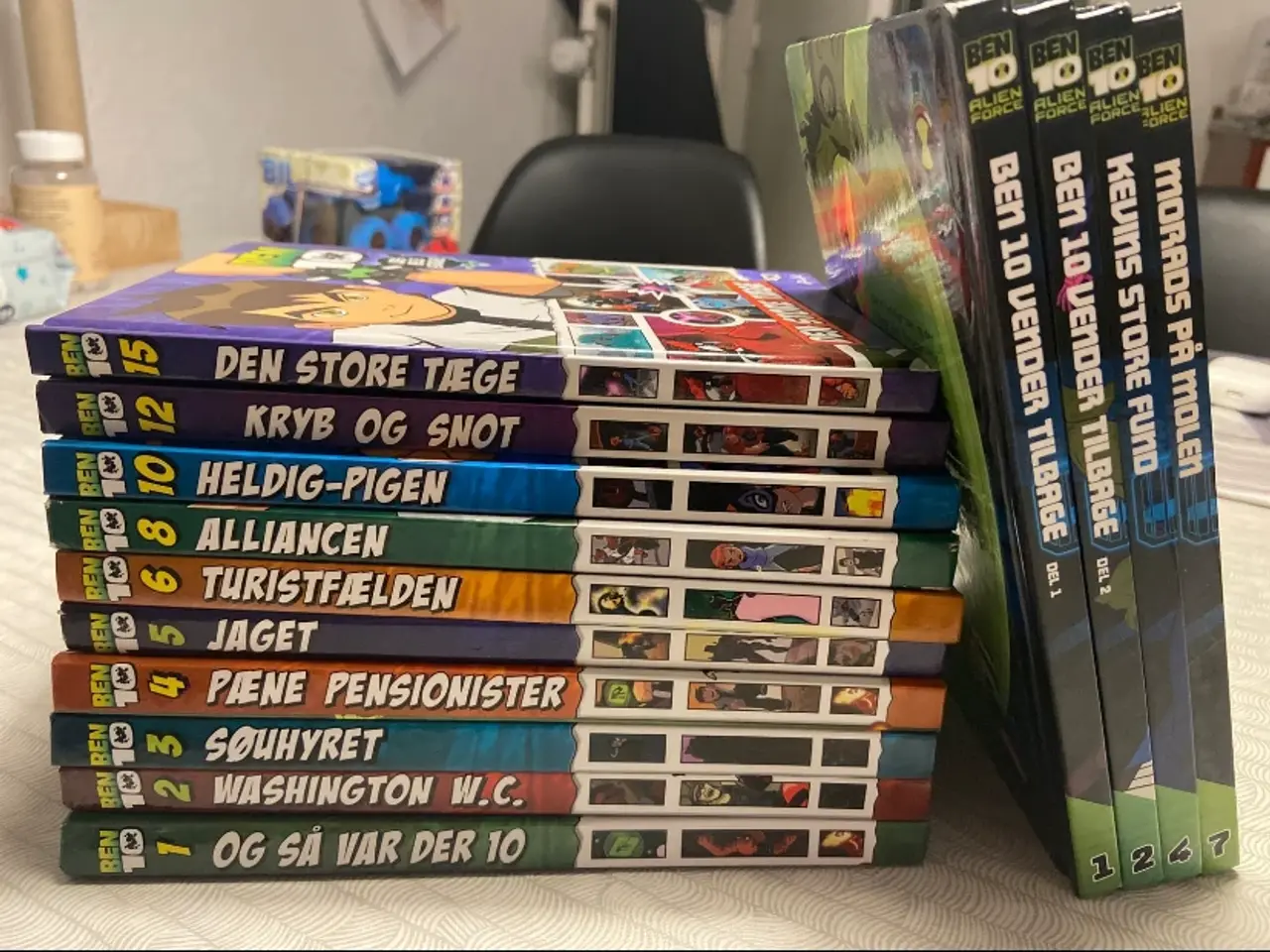 Billede 1 - Ben10 bøger