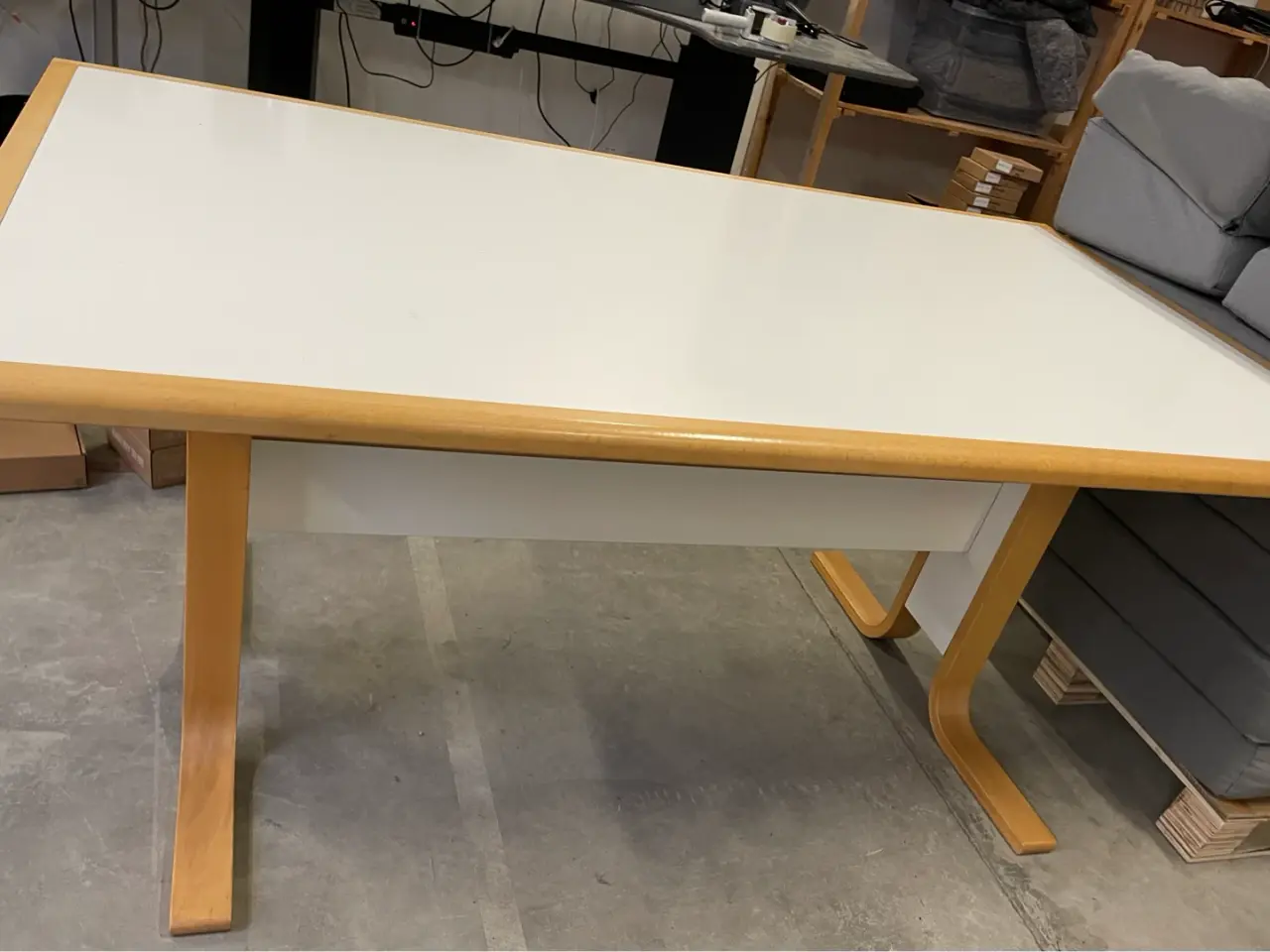 Billede 3 - Spisebord med hvid bordplade