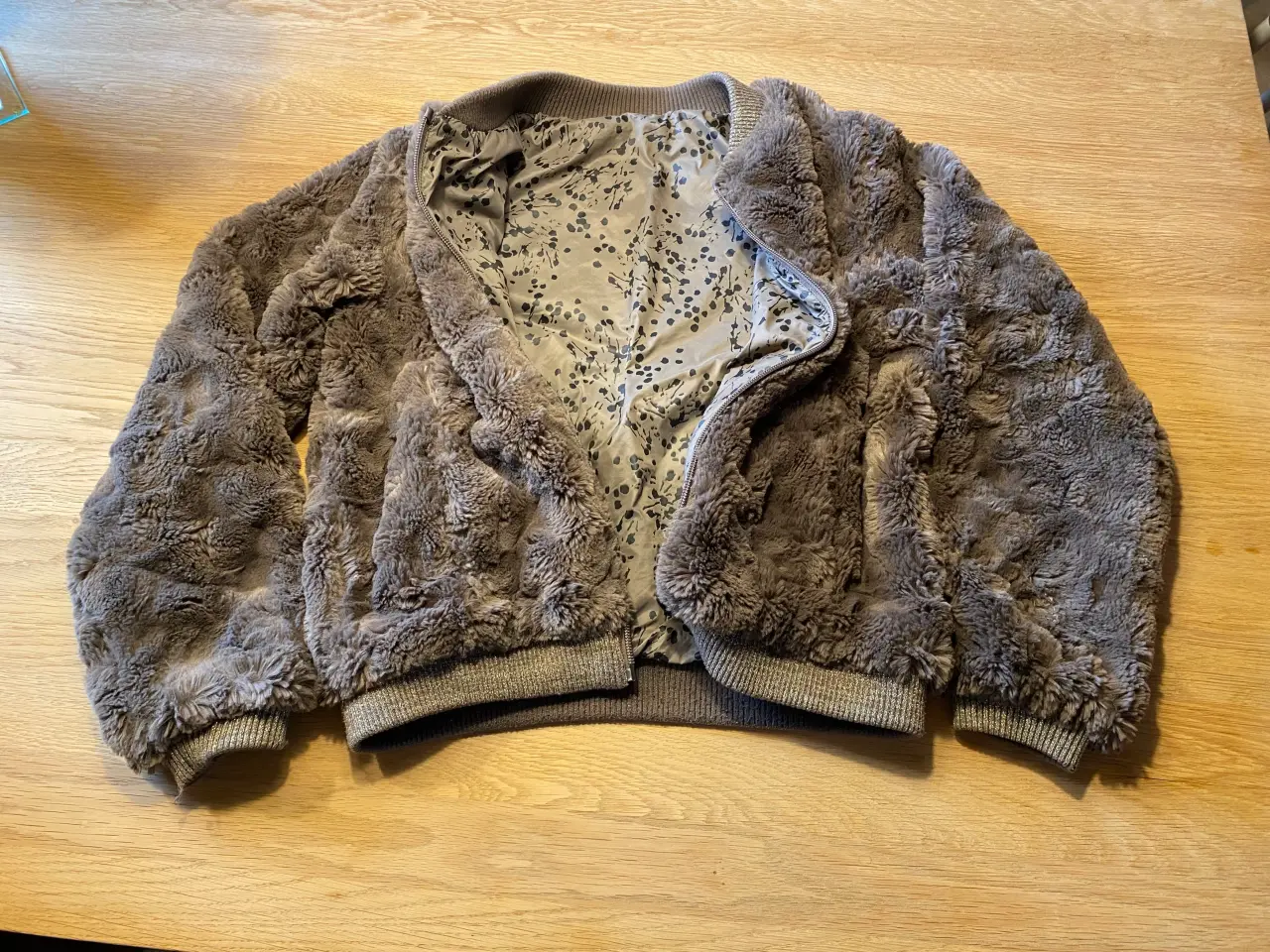 Billede 9 - Noa Noa Kjole str.134 og tøj i 134