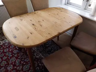 Spisebord i træ