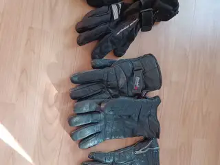 Handsker til mc kørsel, og 2 styrthjelme
