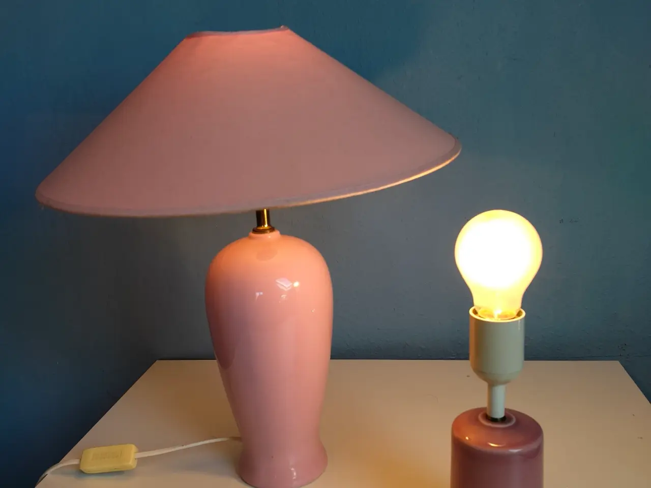 Billede 1 - Lyserøde bordlampe – retro stil