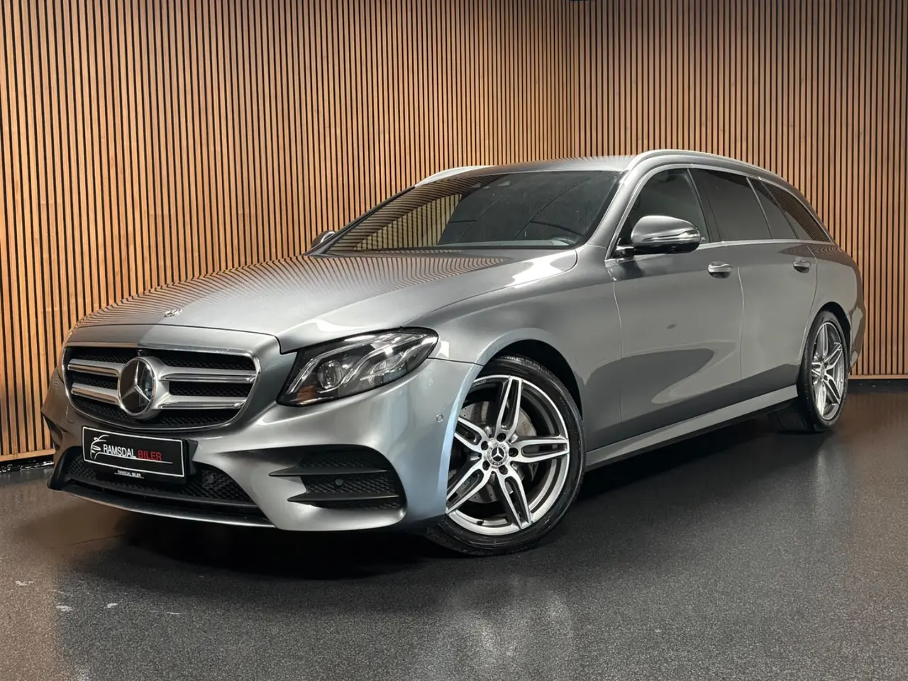 Billede 1 - Mercedes E220 d 2,0 AMG Line stc. aut. Van